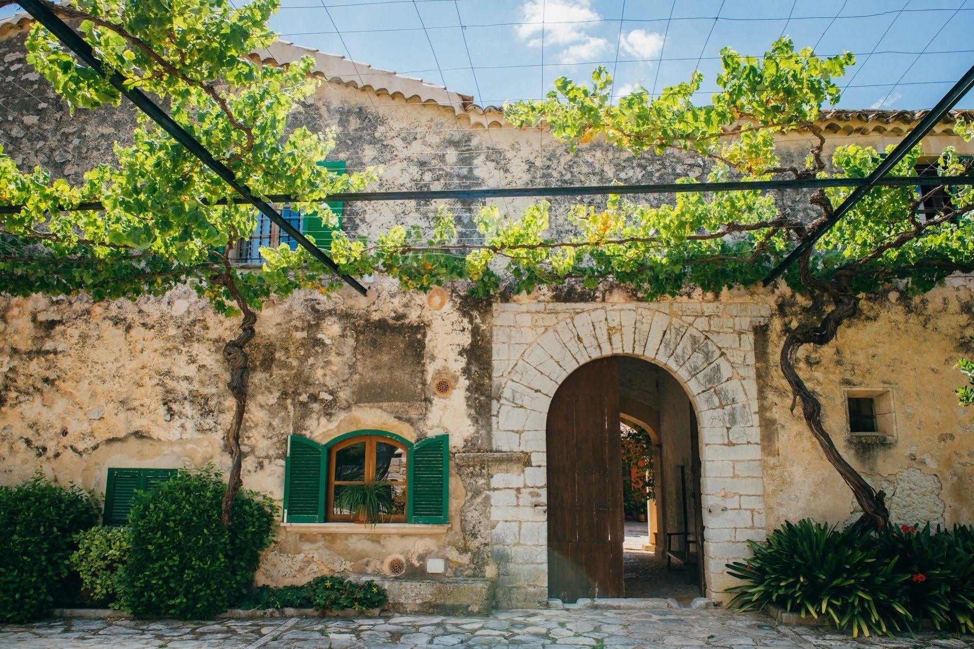 Hotel Monnàber Vell Campanet Esterno foto